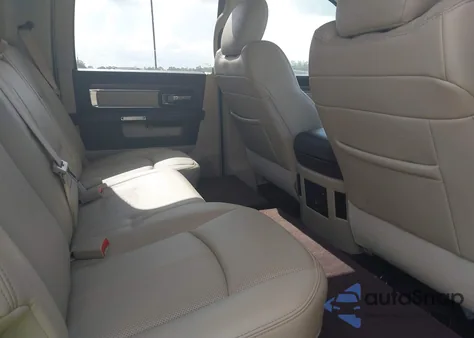 2018 Ram 1500 Laramie 4X4 5'7 Box z USA, uszkodzony, nr VIN 1C6RR7NM3JS252825